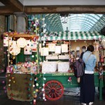 Marktstand mit Kunst