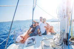 Familie auf einer Yacht