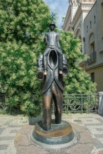 Bromnze Statue von Franz Kafka in Prag