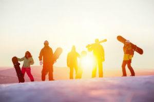 familie-beim-wintersport